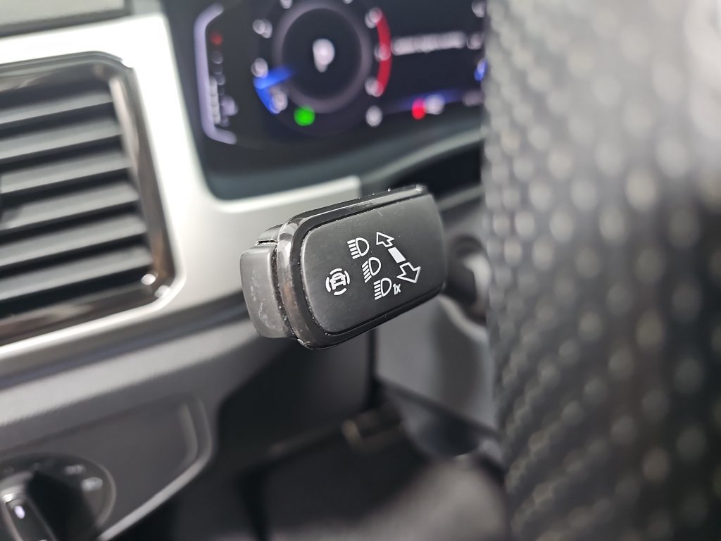Used 2022 Volkswagen Atlas Cross Sport SEL R-Line AWD/4WD image 28