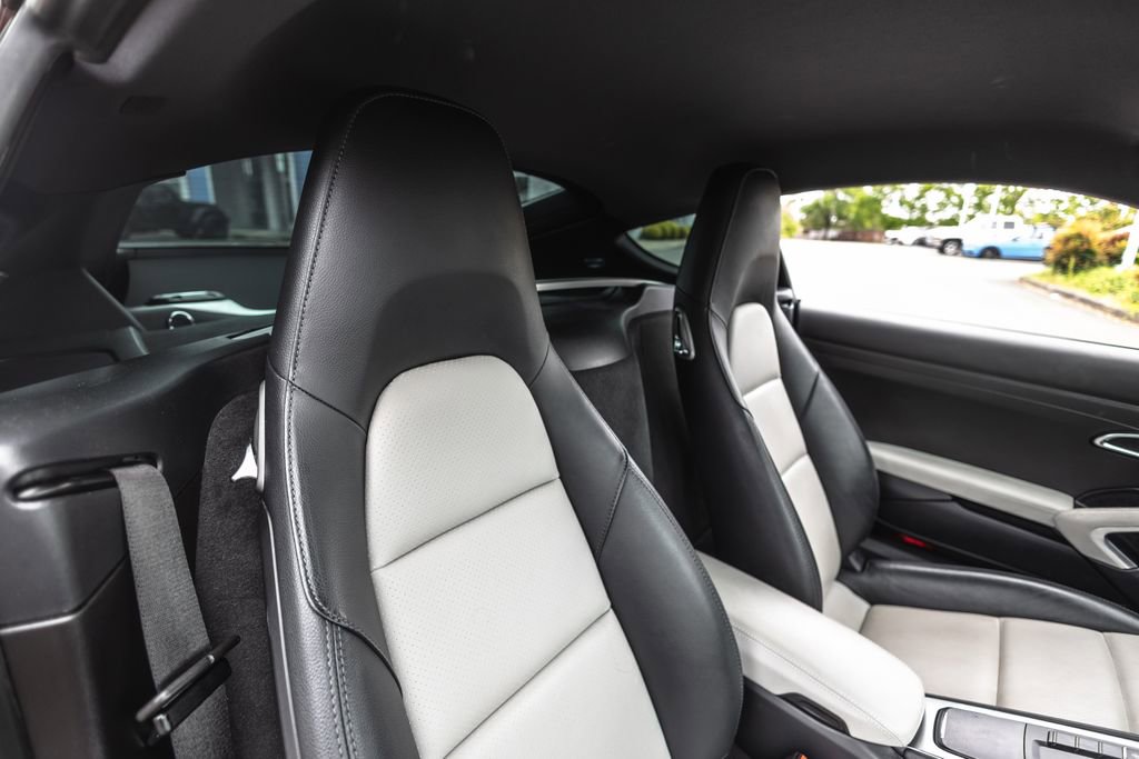 Used 2019 Porsche 718 Cayman RWD image 24
