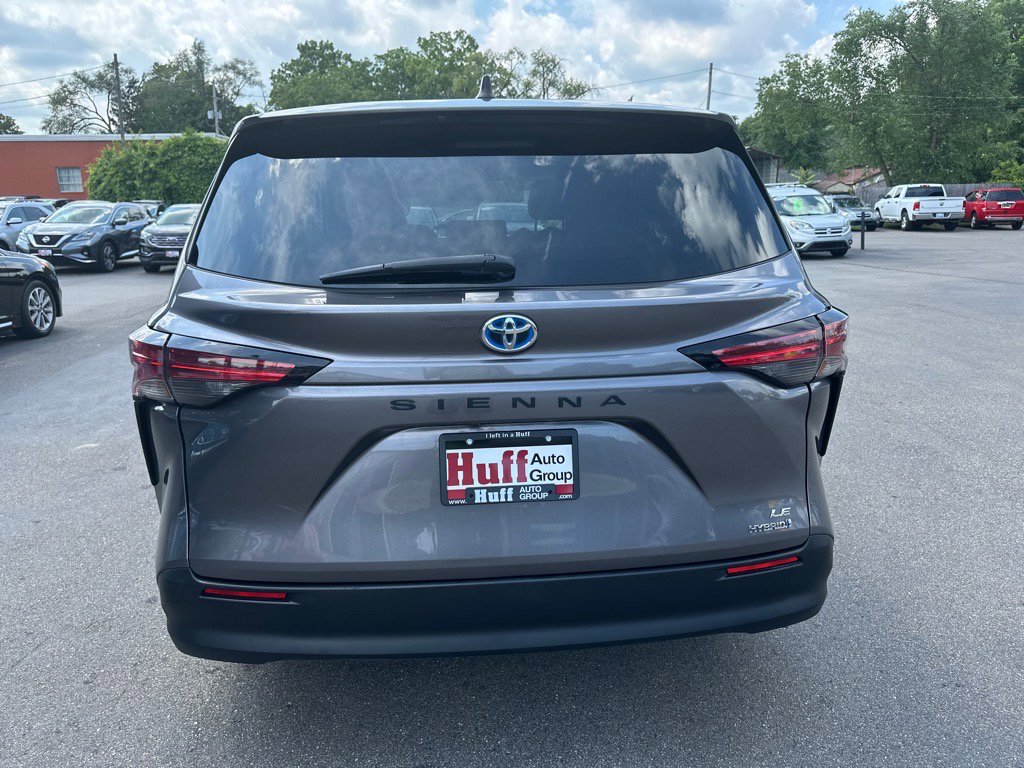 Used 2022 Toyota Sienna LE image 7
