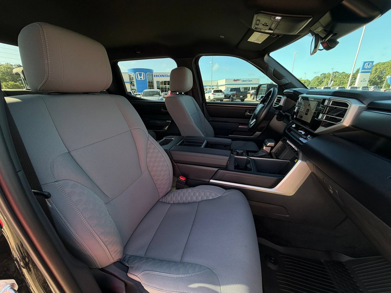 Used 2025 Toyota Tundra SR5 AWD/4WD image 15