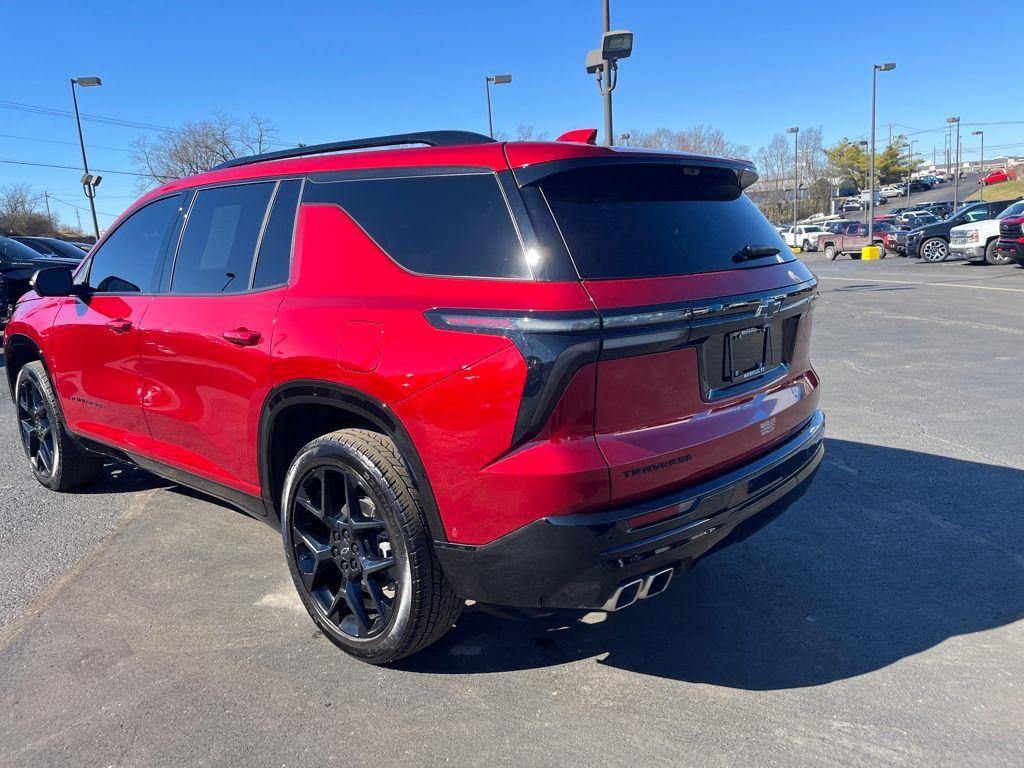 Used 2025 Chevrolet Traverse RS w/ LPO, Floor Liner Package FWD image 3