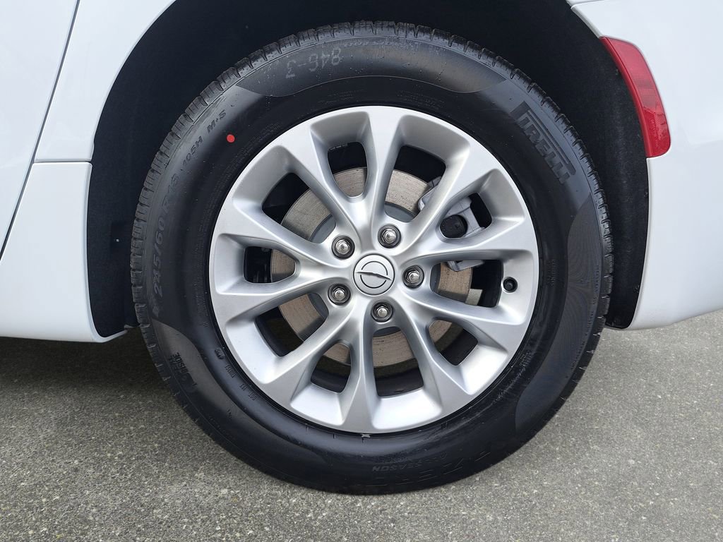 New 2026 Chrysler Pacifica Select AWD/4WD image 34