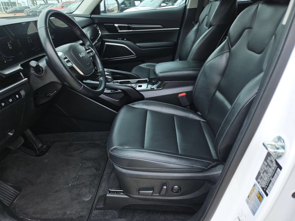 Used 2025 Kia Telluride S FWD image 11