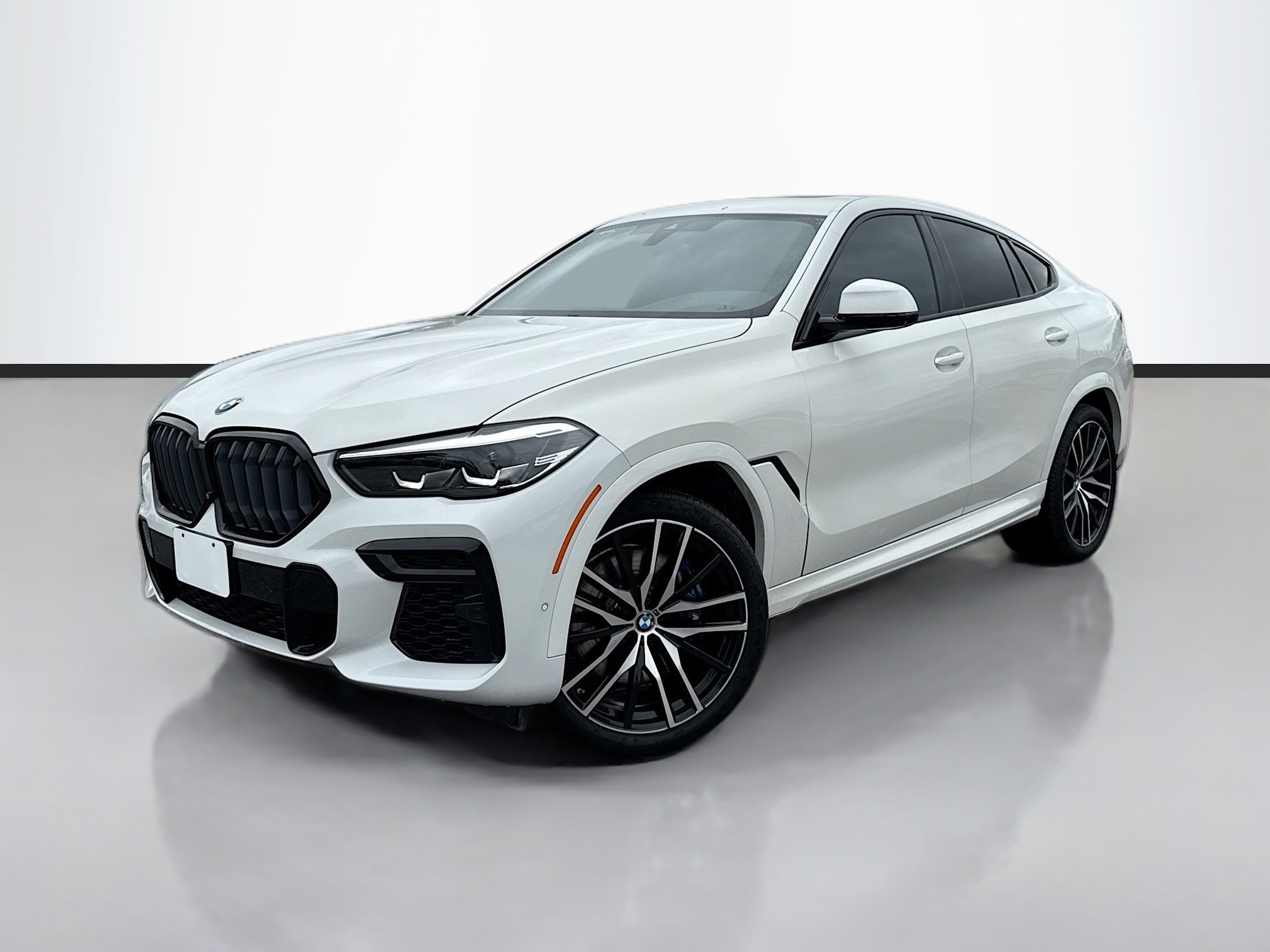Used 2022 BMW X6 M50i w/ Parking Assistance Package AWD/4WD image 1