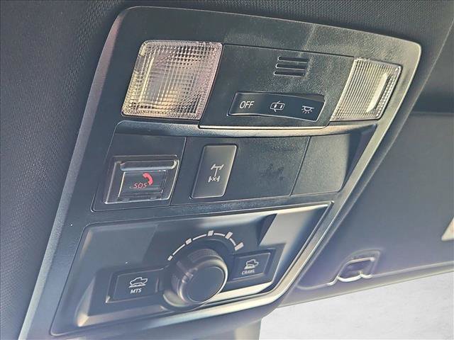 Used 2020 Toyota Tacoma TRD Off-Road w/ Technology Package AWD/4WD image 19