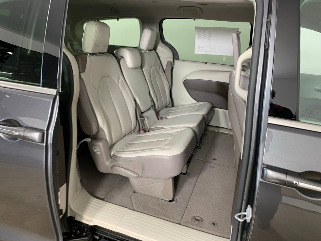 Used 2017 Chrysler Pacifica Touring-L Plus FWD image 38