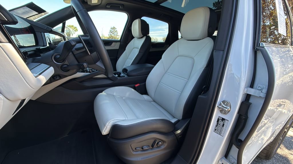 Certified 2026 Porsche Cayenne image 5
