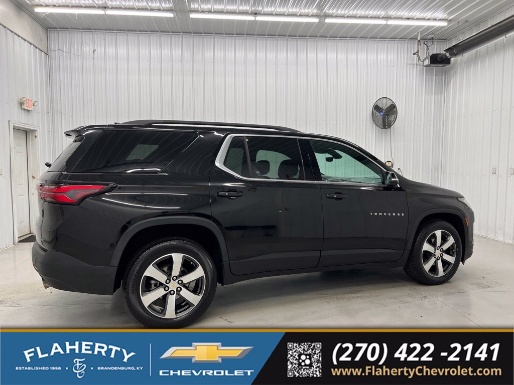 Used 2023 Chevrolet Traverse LT w/ LT Premium Package AWD/4WD image 2