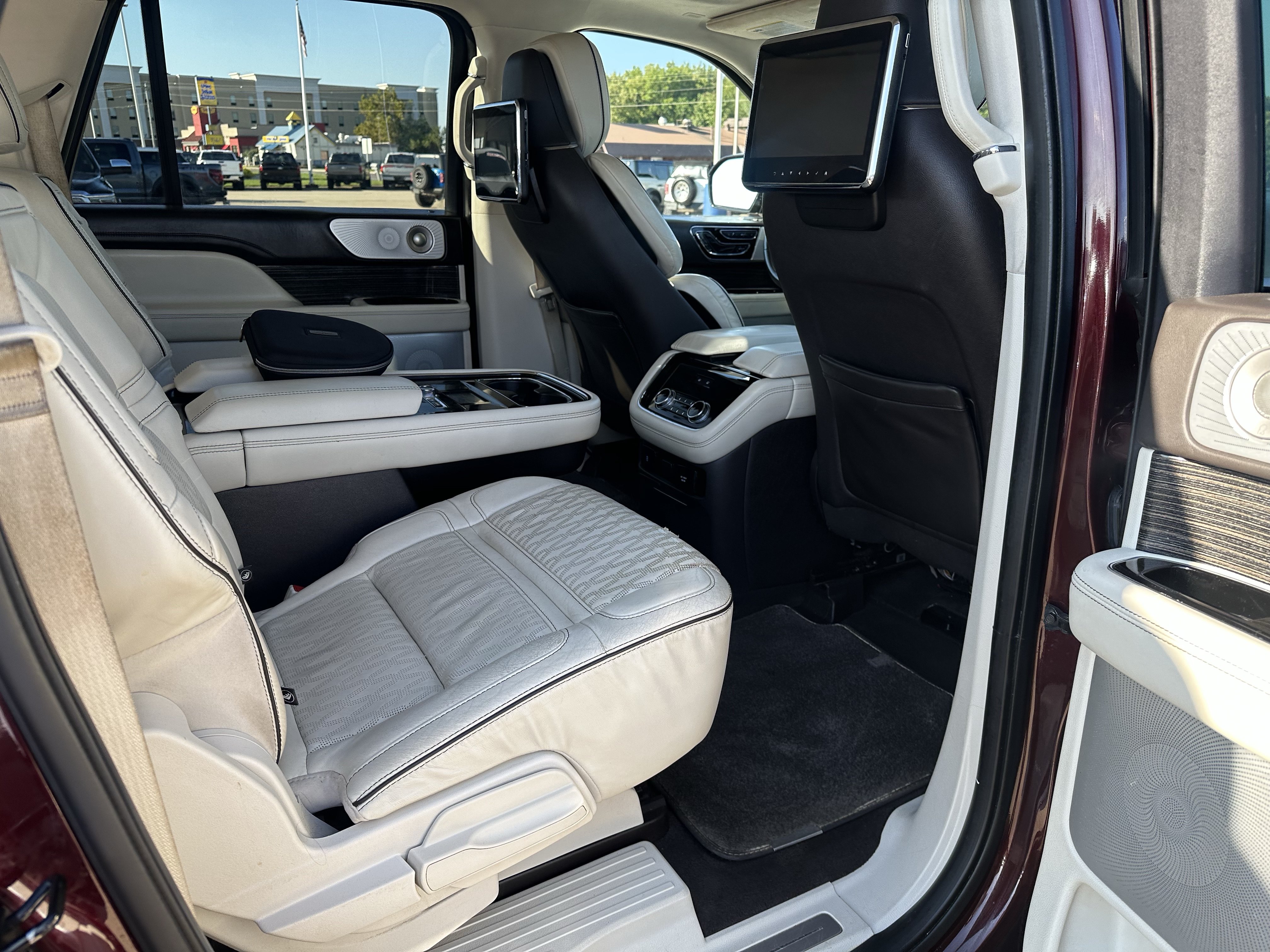Used 2021 Lincoln Navigator L Black Label w/ Cargo Convenience Package AWD/4WD image 14