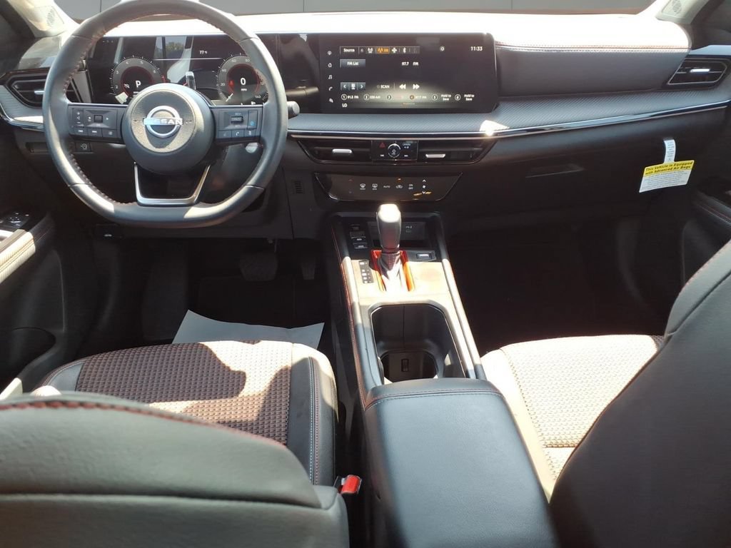 Used 2025 Nissan Kicks SR FWD image 13