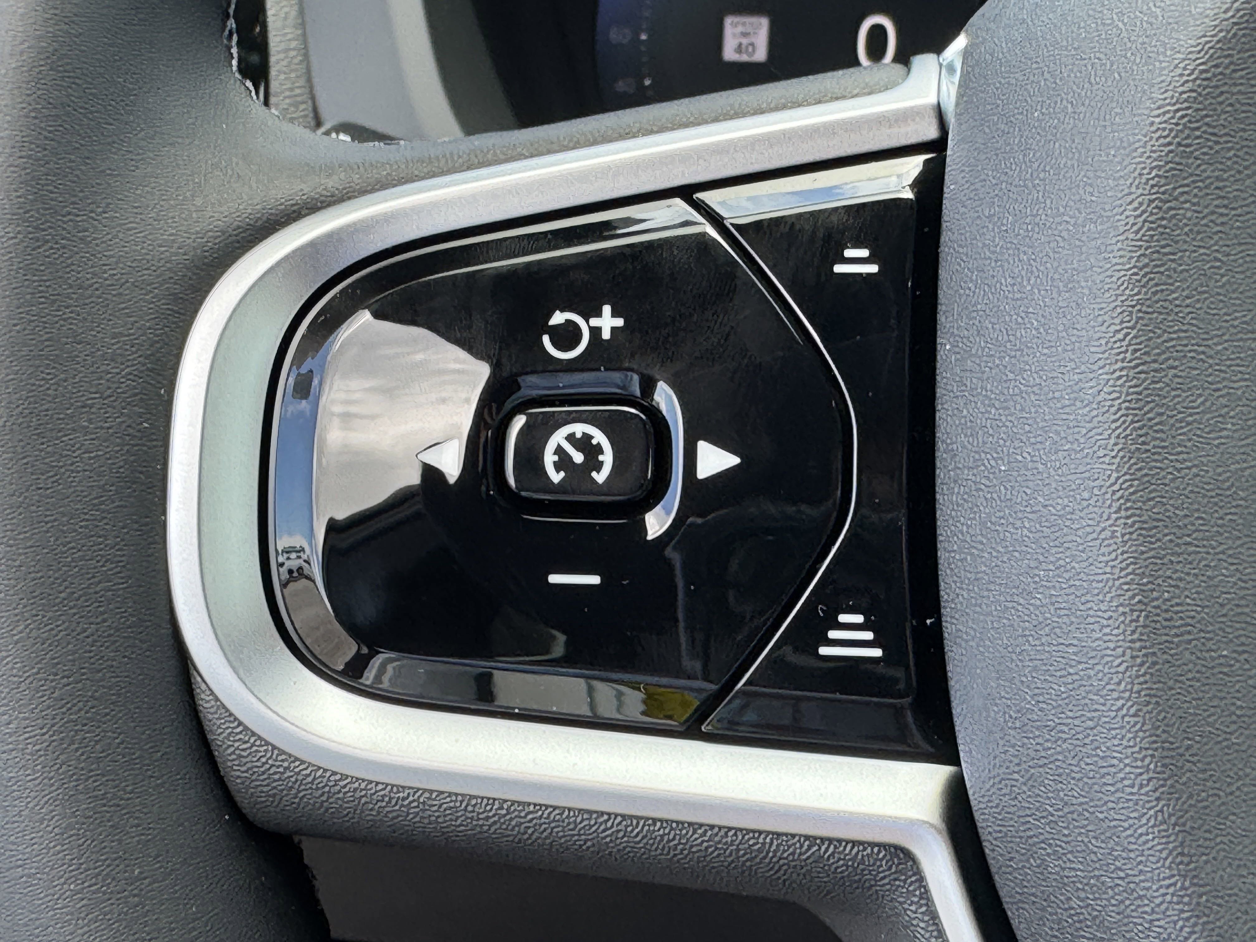 New 2026 Volvo XC60 B5 Core w/ Protection Package image 27