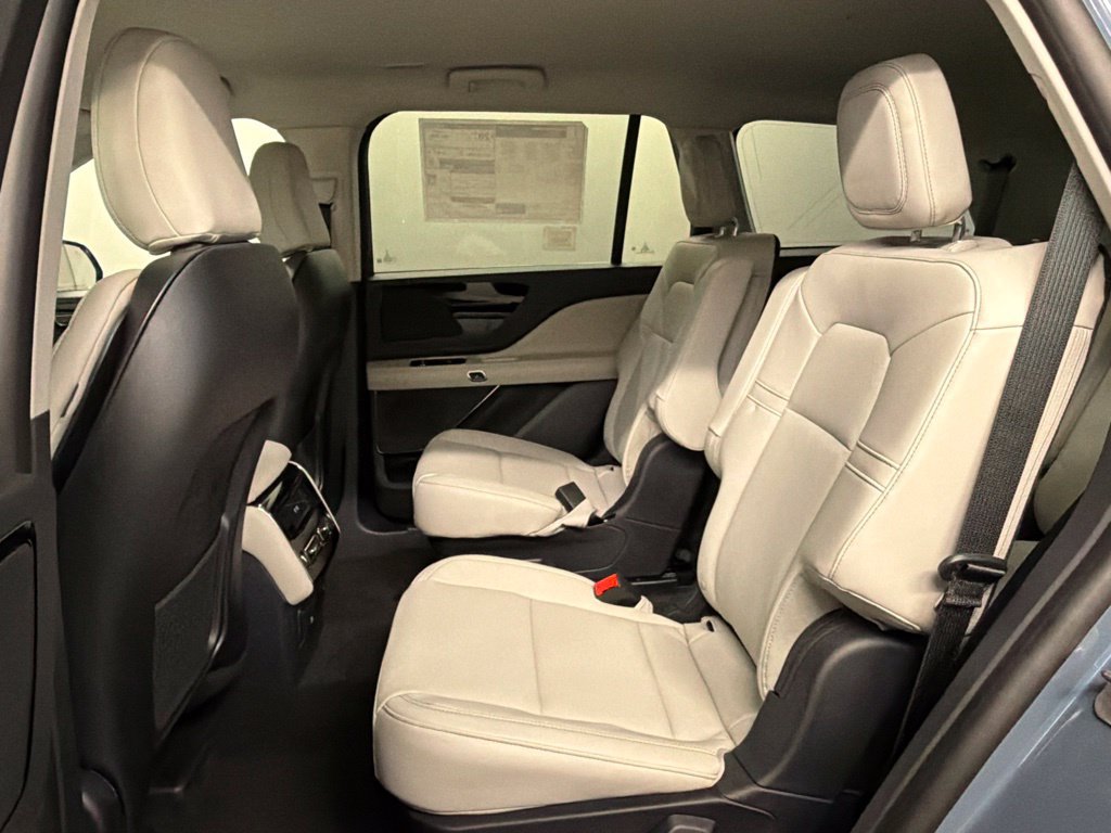Certified 2026 Lincoln Aviator AWD image 33