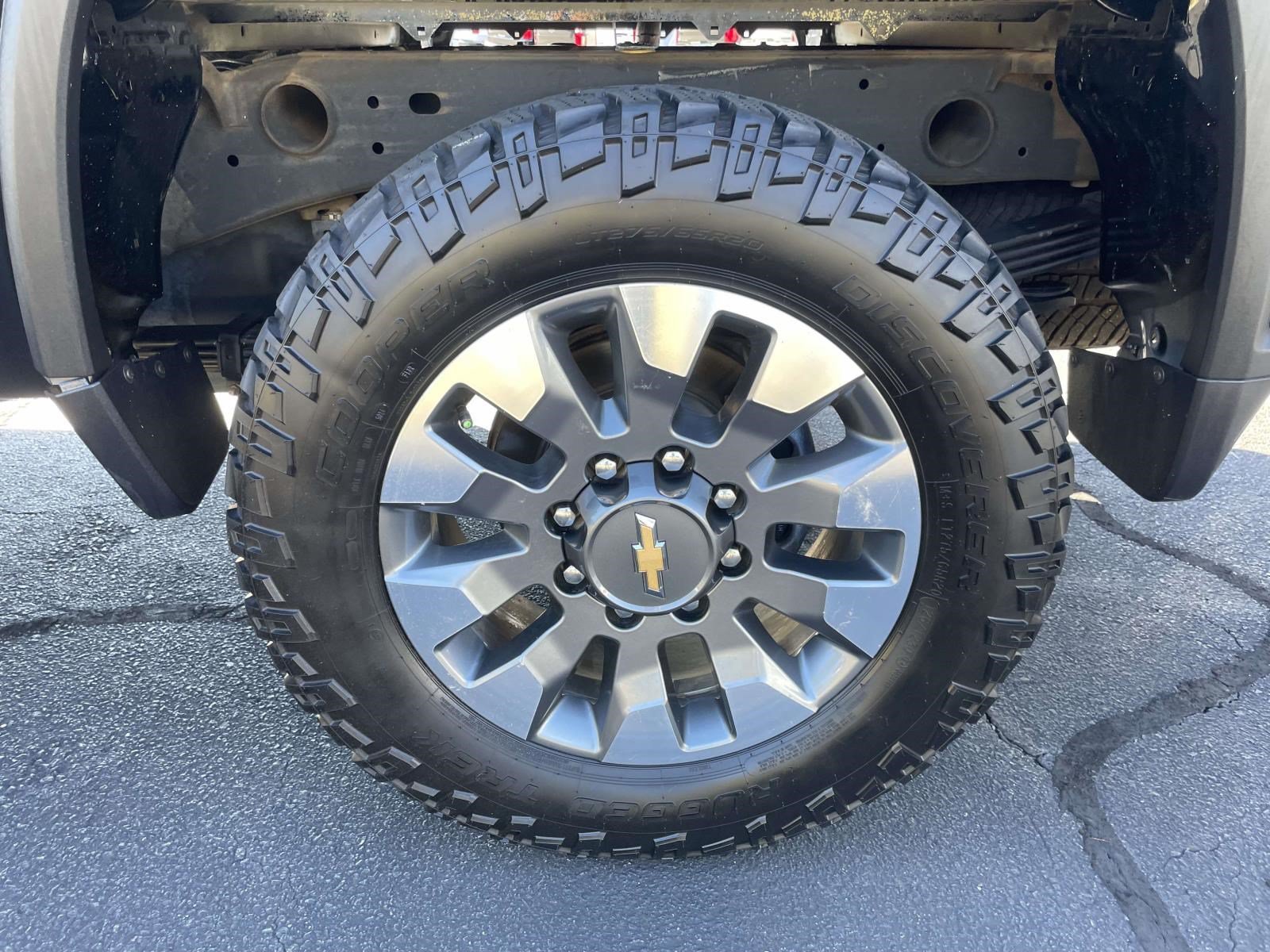 Used 2024 Chevrolet Silverado 2500 Custom w/ Custom Value Package AWD/4WD image 7