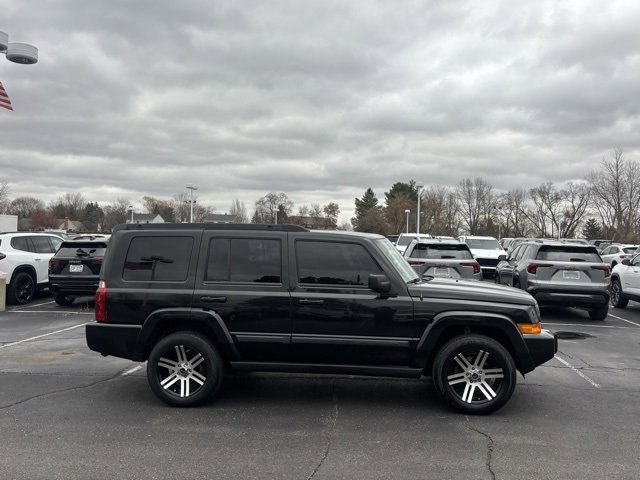Used 2009 Jeep Commander Sport image 4