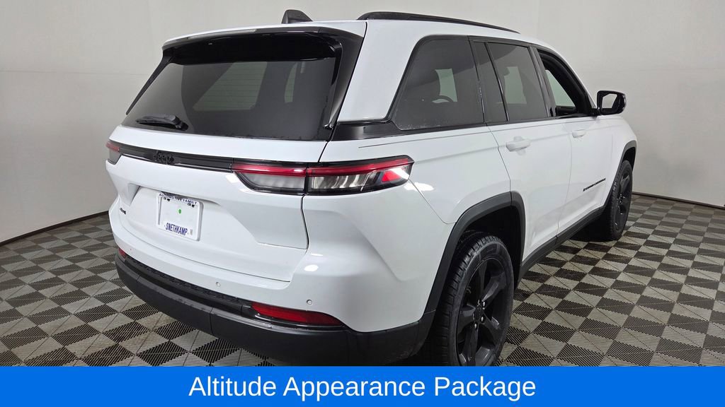 Used 2023 Jeep Grand Cherokee Altitude image 9