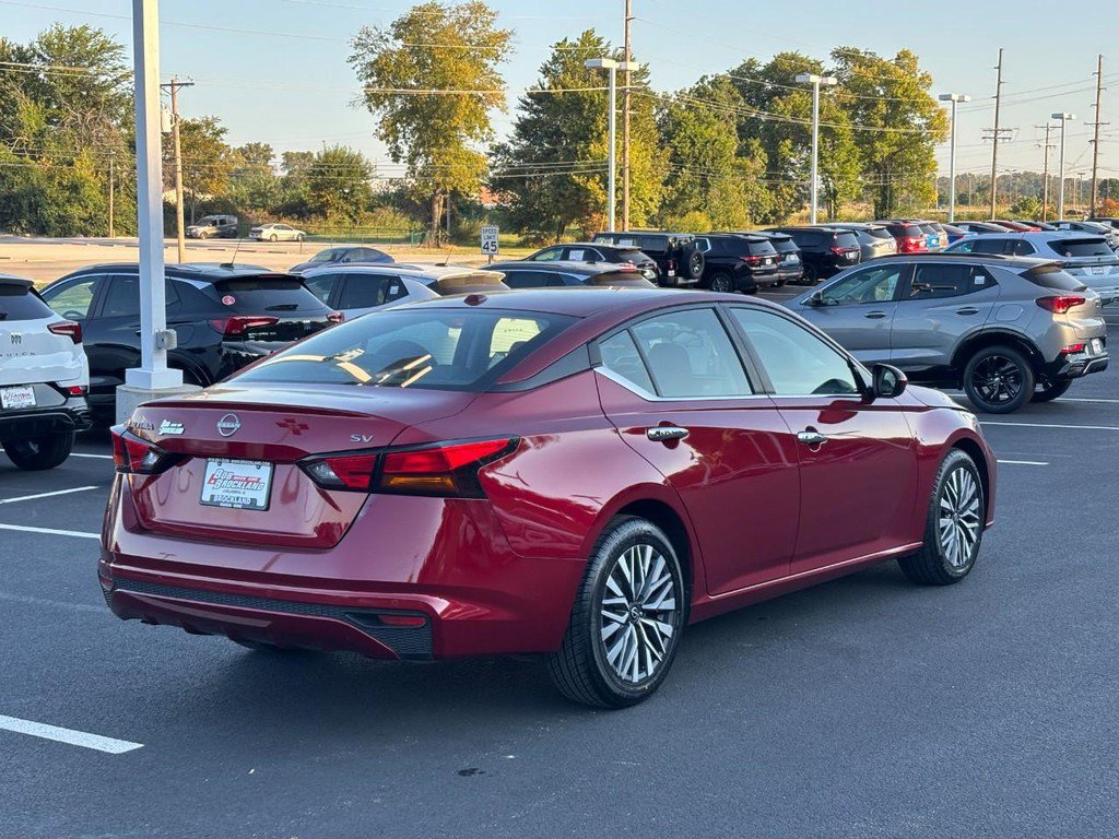Used 2023 Nissan Altima 2.5 SV FWD image 3