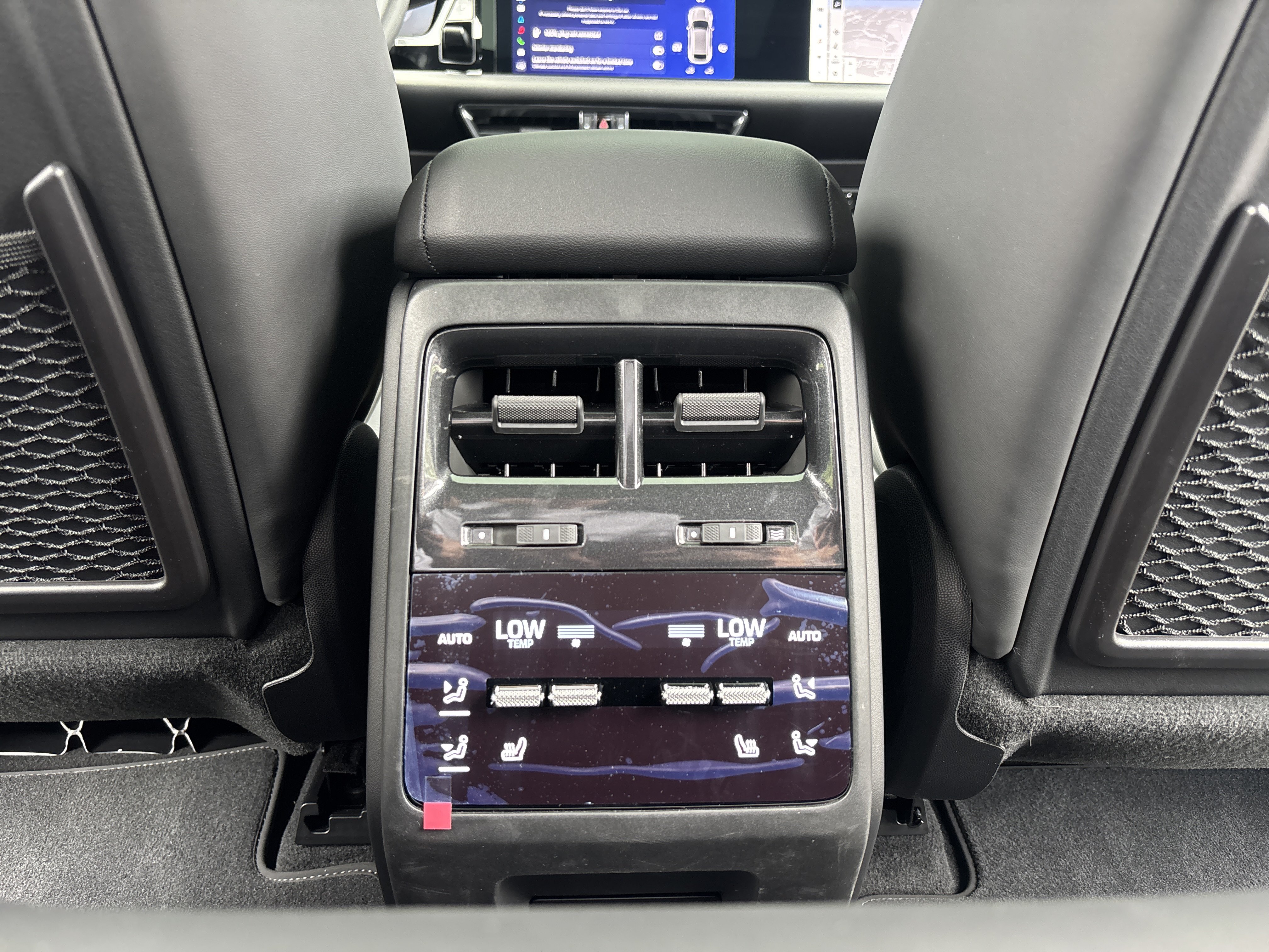 New 2025 Porsche Macan 4 Electric AWD/4WD image 36