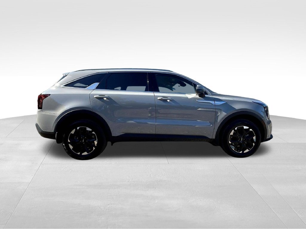 Used 2025 Kia Sorento S AWD/4WD image 9