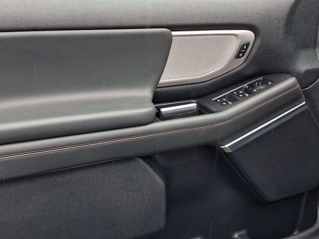 Used 2025 Ford Expedition Active AWD/4WD image 14