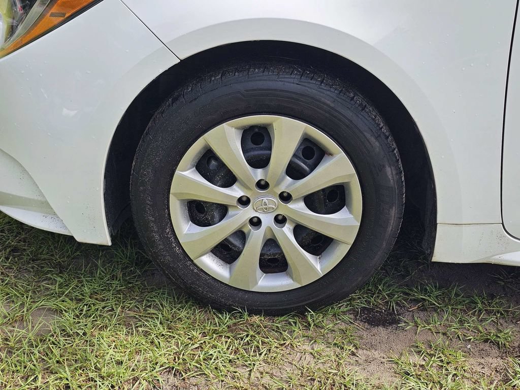 Used 2022 Toyota Corolla LE FWD image 11