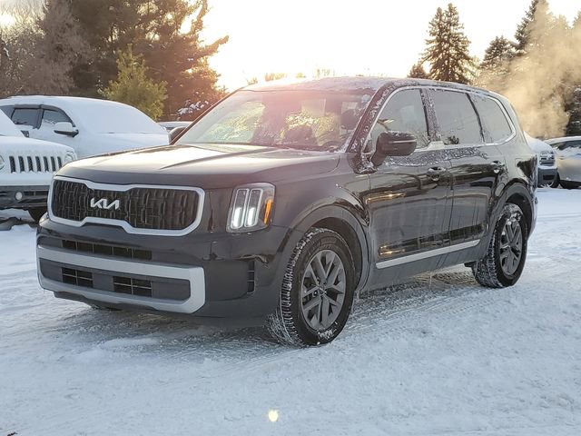Used 2023 Kia Telluride LX AWD/4WD image 2