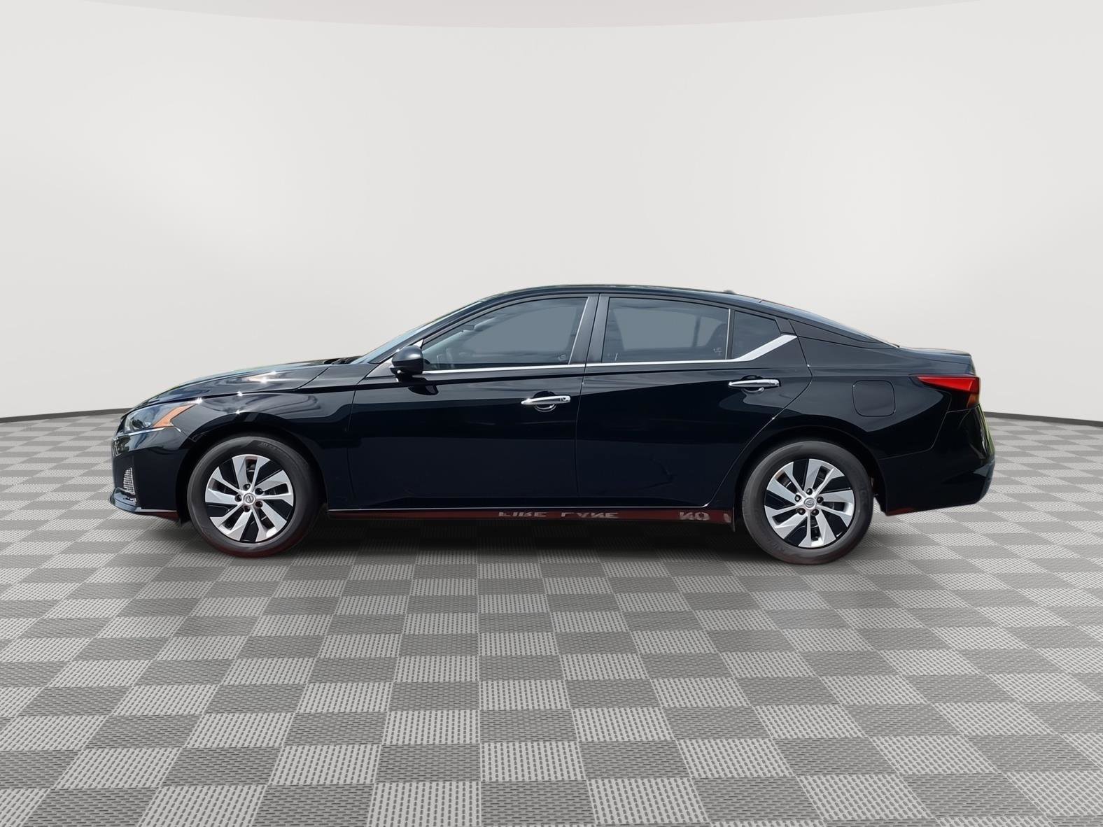 Used 2025 Nissan Altima 2.5 S FWD image 8