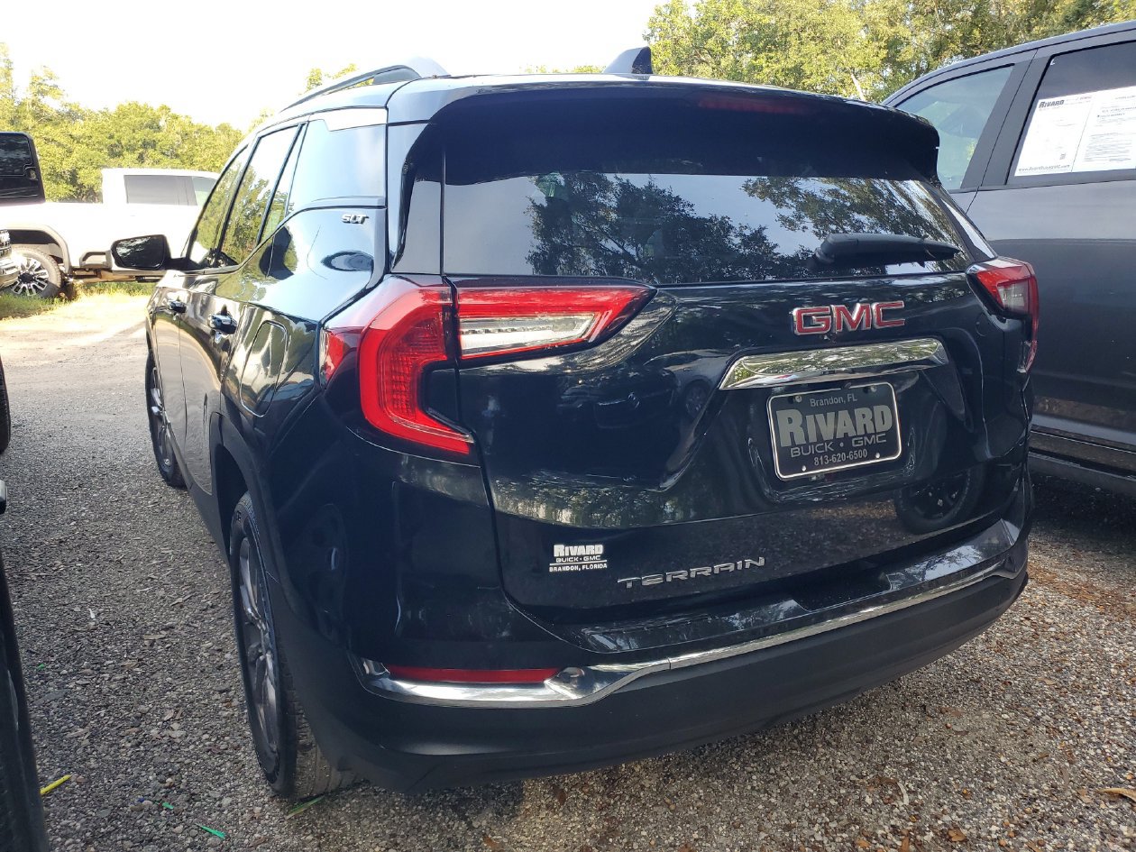 Used 2024 GMC Terrain SLT FWD image 3