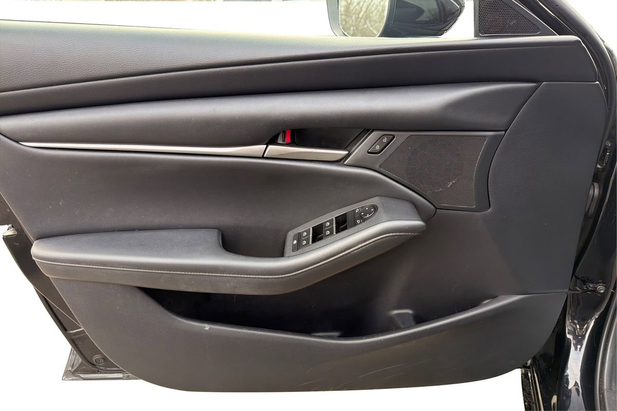 Used 2021 MAZDA MAZDA3 s image 22