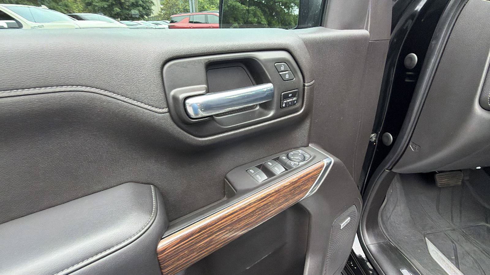 Used 2020 Chevrolet Silverado 1500 High Country w/ Technology Package AWD/4WD image 15