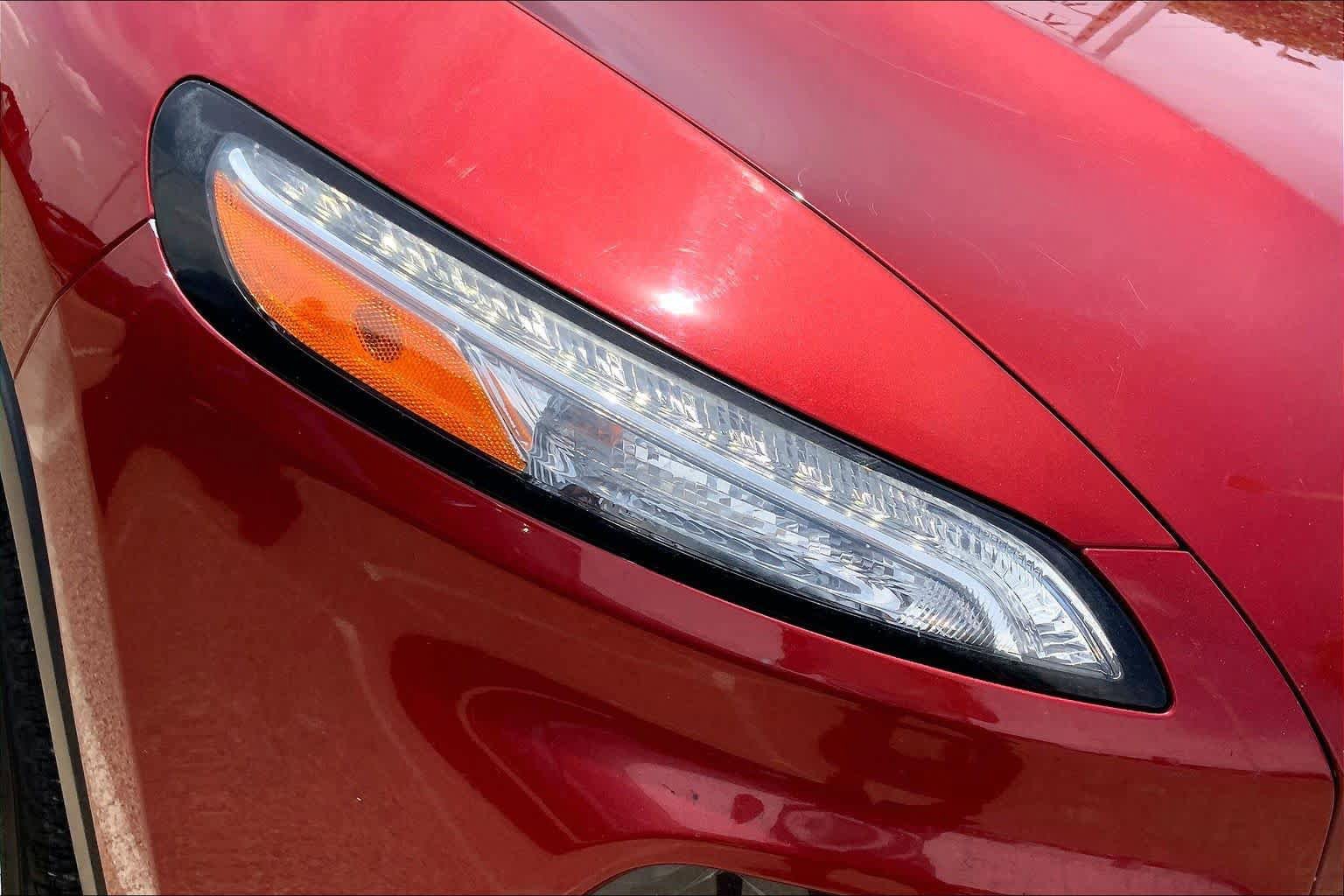 Used 2016 Jeep Cherokee Latitude FWD image 36