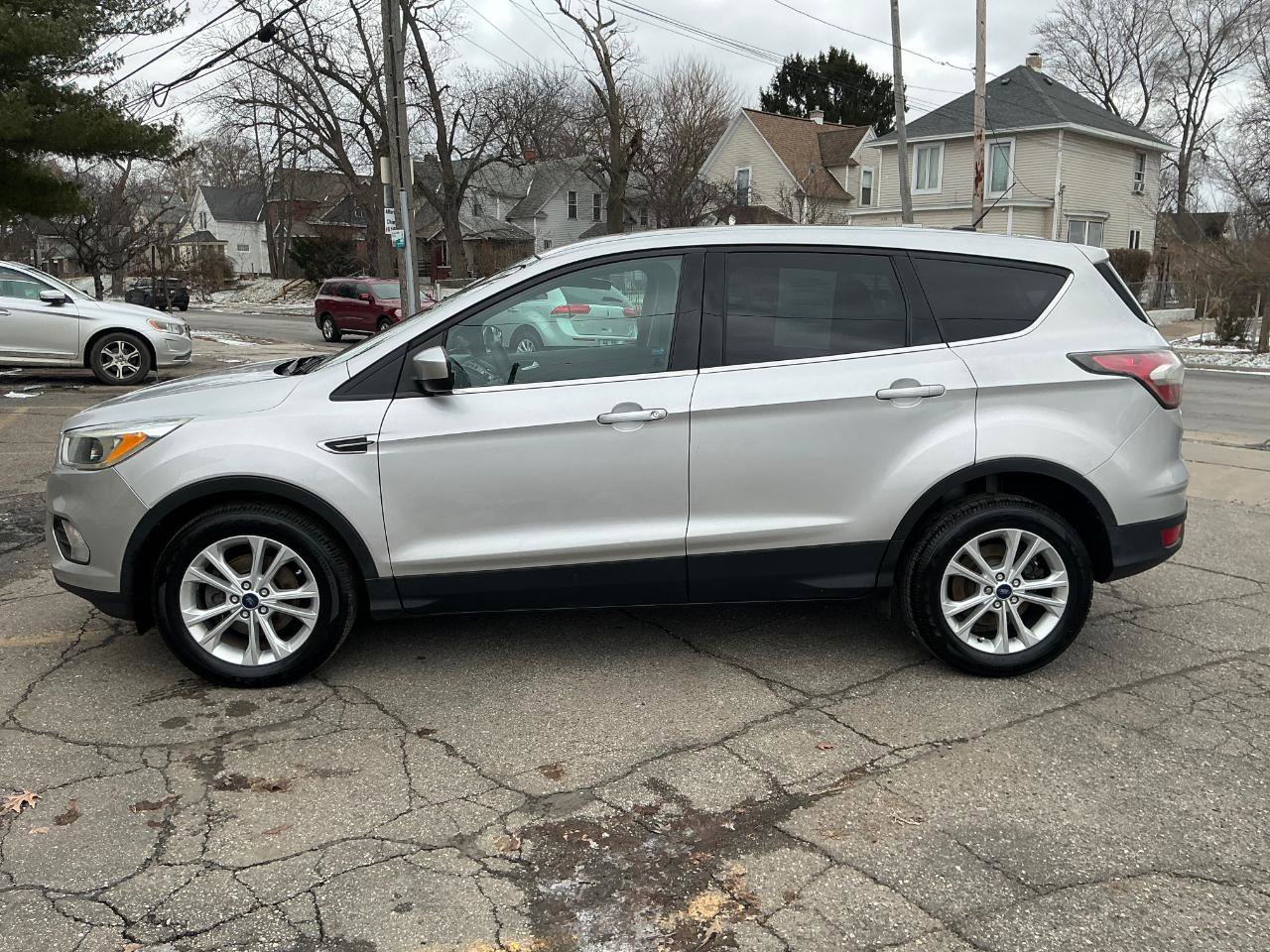 Used 2017 Ford Escape SE image 6