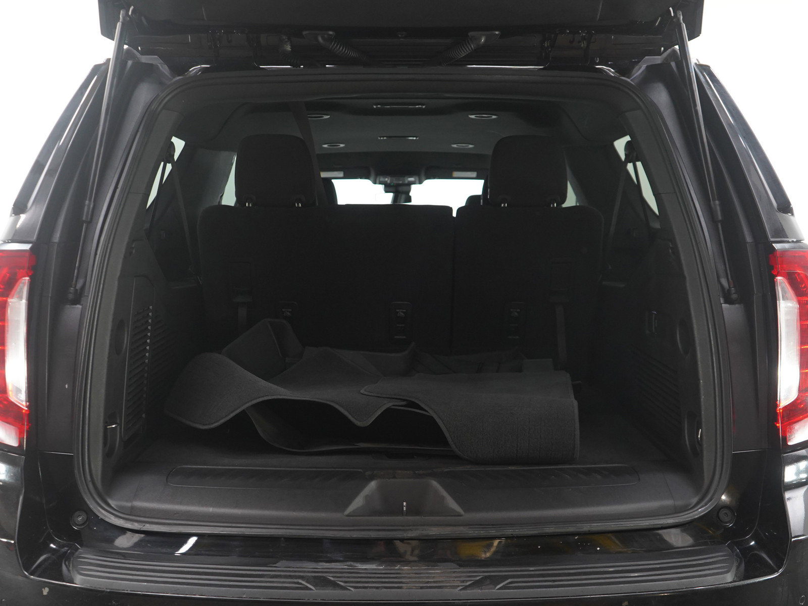 Used 2023 GMC Yukon XL SLE image 18