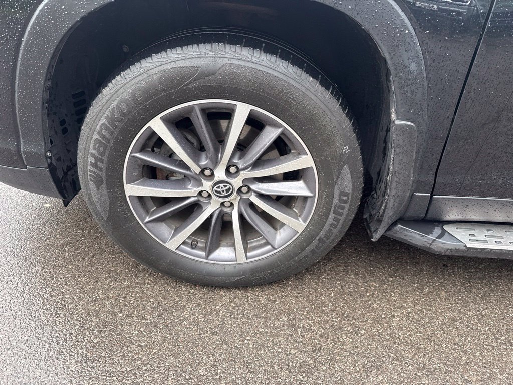 Used 2019 Toyota Highlander XLE AWD/4WD image 11