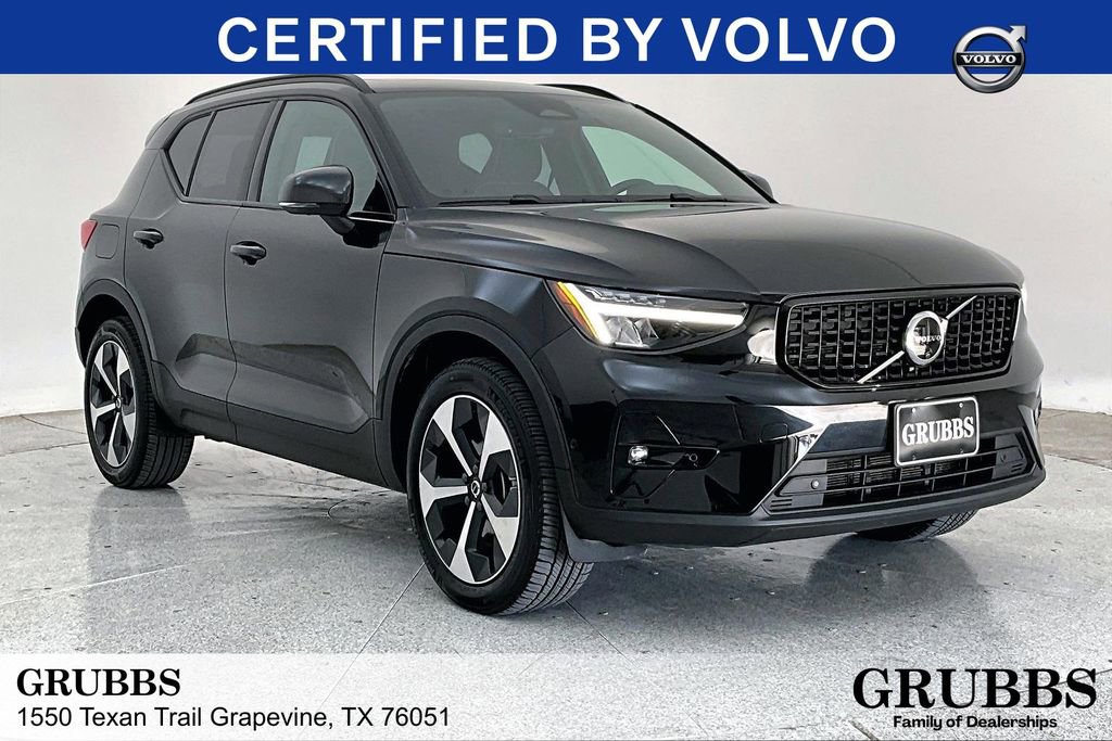 Certified 2025 Volvo XC40 B5 Plus image 1