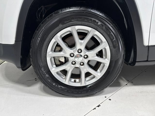 Used 2018 Jeep Cherokee Latitude w/ Safety Group AWD/4WD image 5