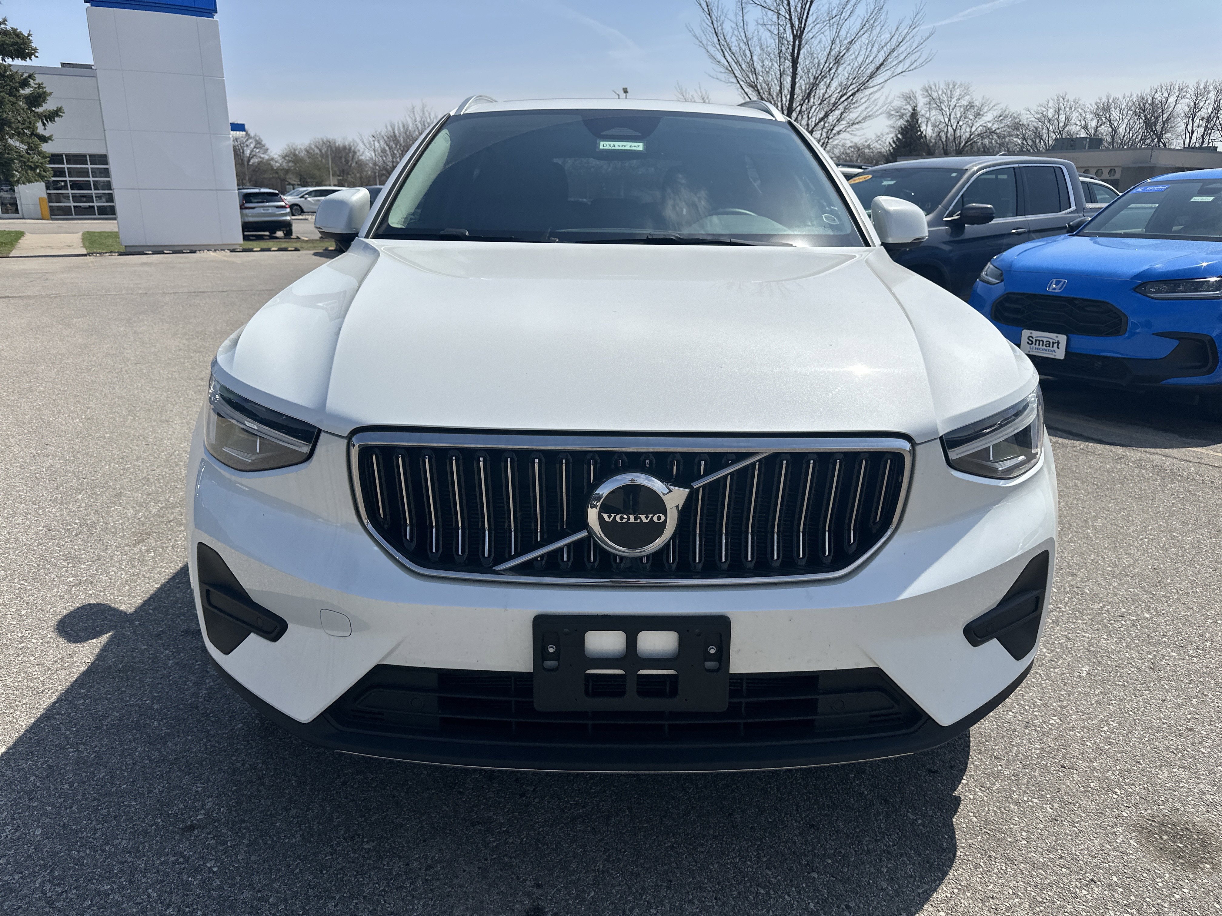 Used 2025 Volvo XC40 B5 Core image 8