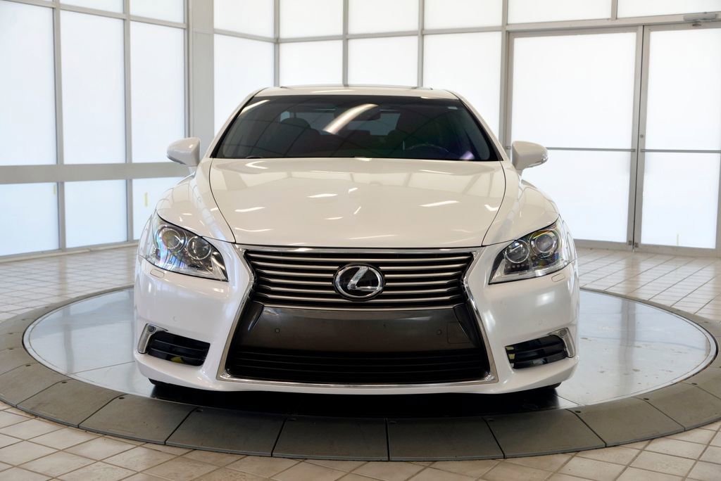 Used 2017 Lexus LS 460 AWD w/ Comfort Package image 3