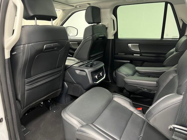 Used 2025 Ford Expedition Max Platinum AWD/4WD image 43