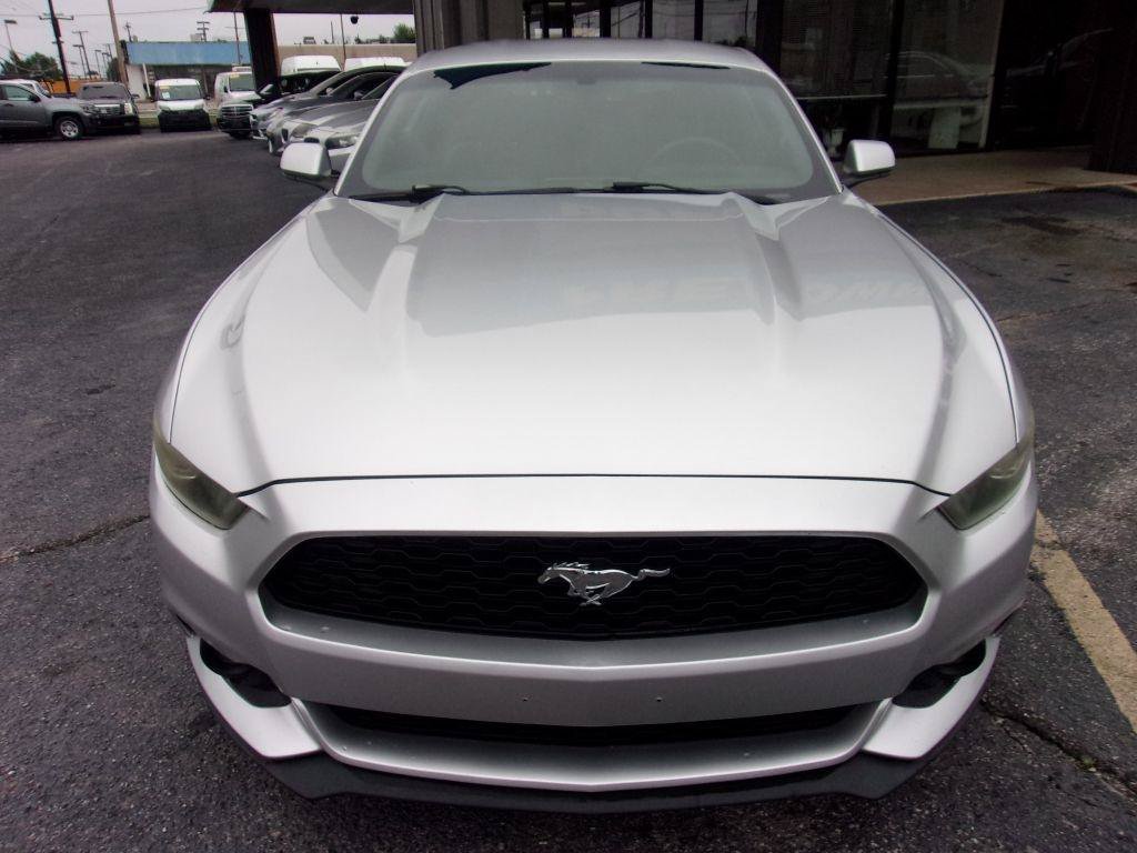 Used 2015 Ford Mustang Coupe RWD image 3