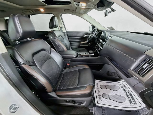 Used 2024 Nissan Pathfinder Platinum AWD/4WD image 32