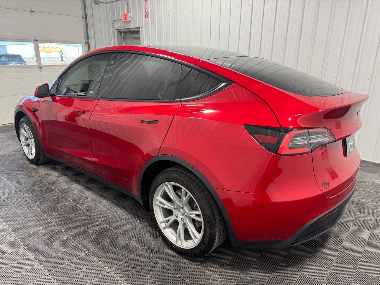 Used 2021 Tesla Model Y Long Range image 4