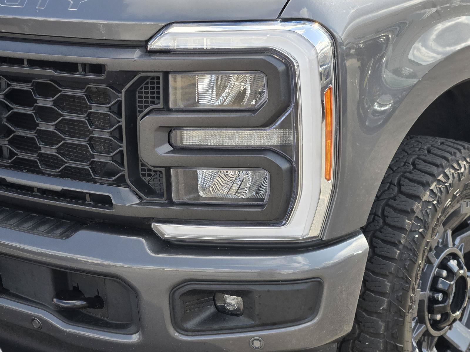 Used 2023 Ford F250 Lariat w/ Lariat Ultimate Package AWD/4WD image 7