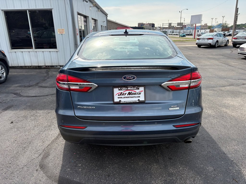 Used 2019 Ford Fusion SE w/ Equipment Group 151A FWD image 4
