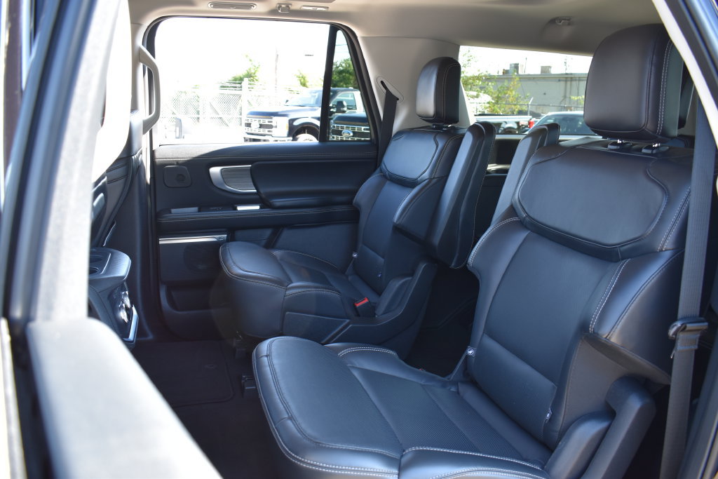 Used 2025 Ford Expedition Max Platinum w/ Driver's Package AWD/4WD image 29