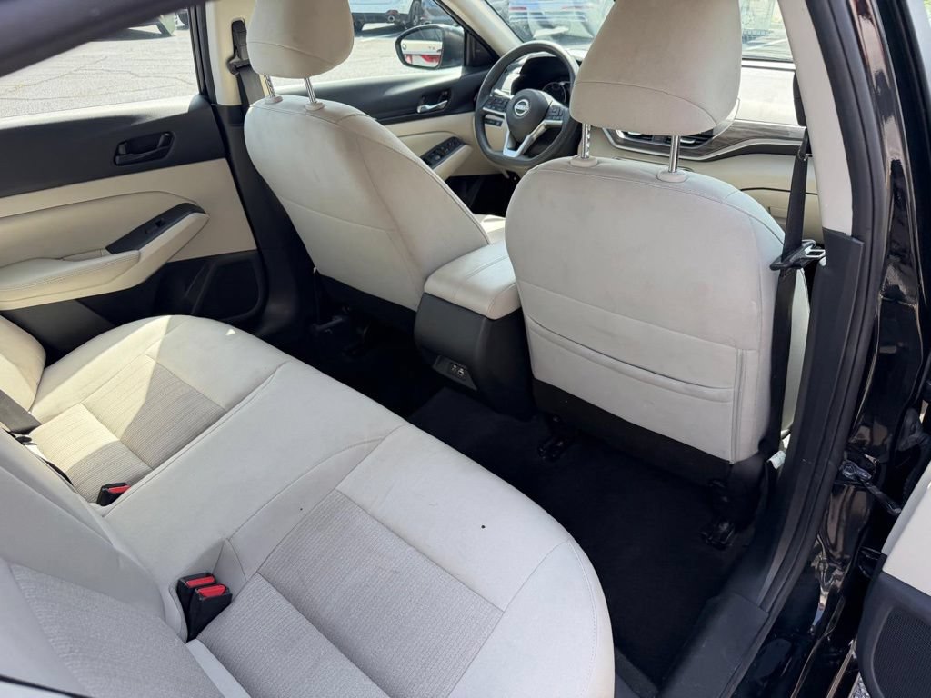 Used 2025 Nissan Altima 2.5 SV FWD image 24