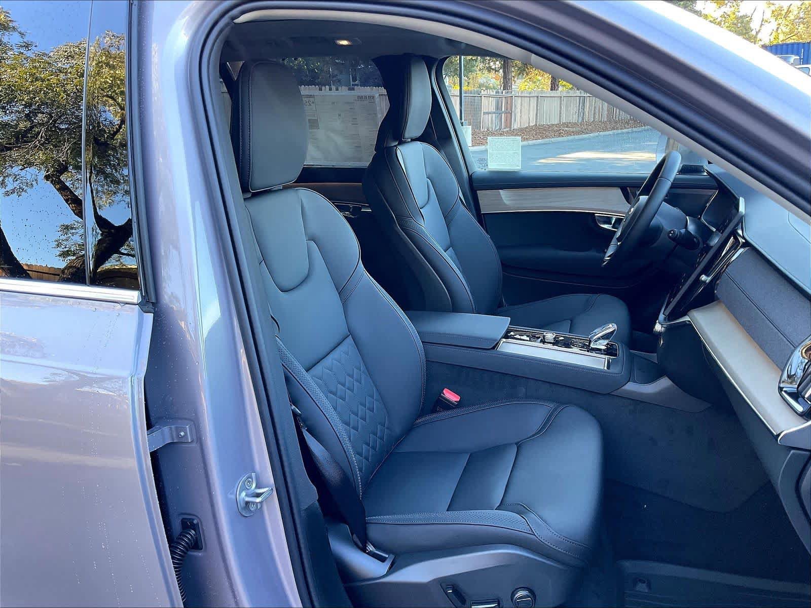 New 2027 Volvo XC90 B5 Plus AWD/4WD image 32