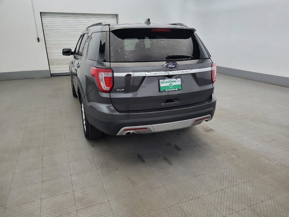 Used 2017 Ford Explorer XLT w/ Equipment Group 202A FWD image 6