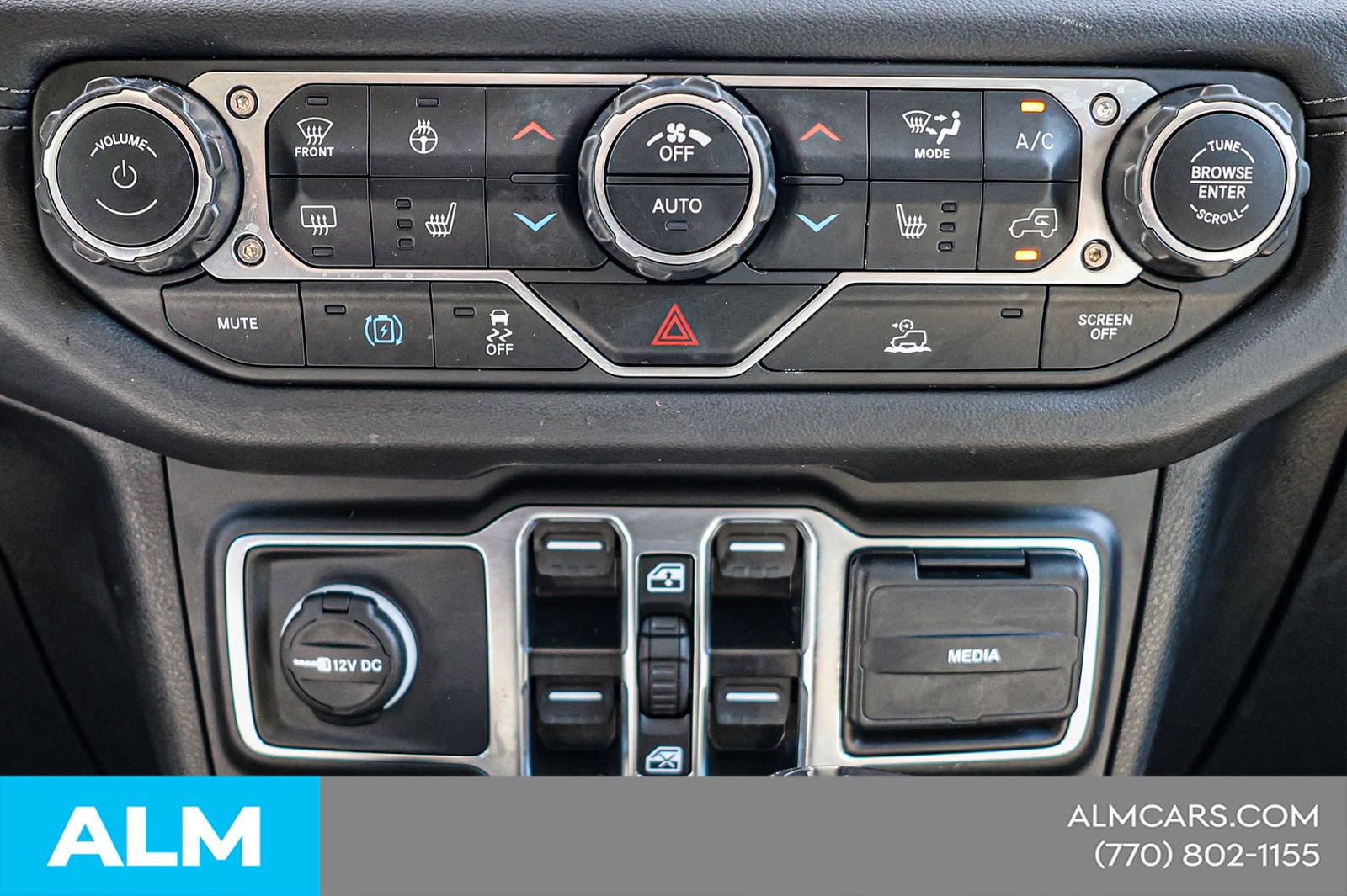 Used 2024 Jeep Wrangler Unlimited Sahara AWD/4WD image 33