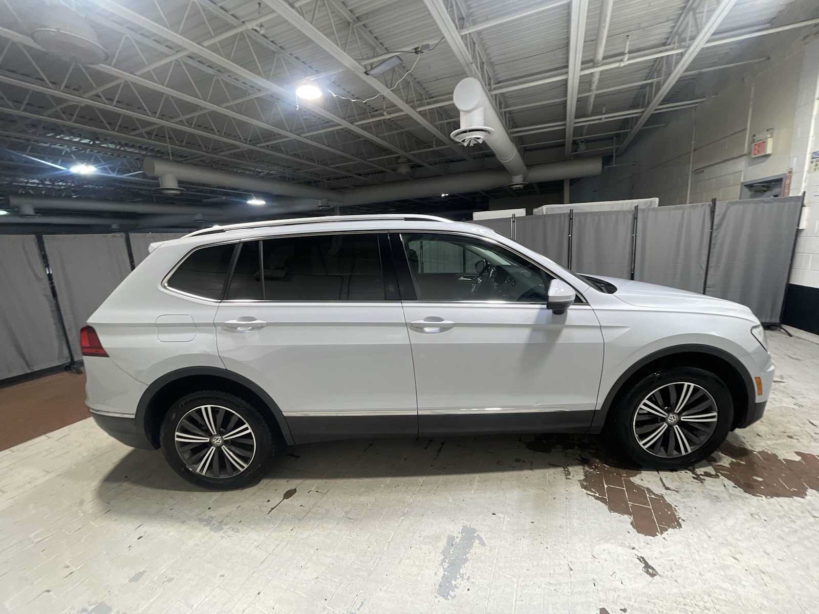 Used 2019 Volkswagen Tiguan SEL AWD/4WD image 27