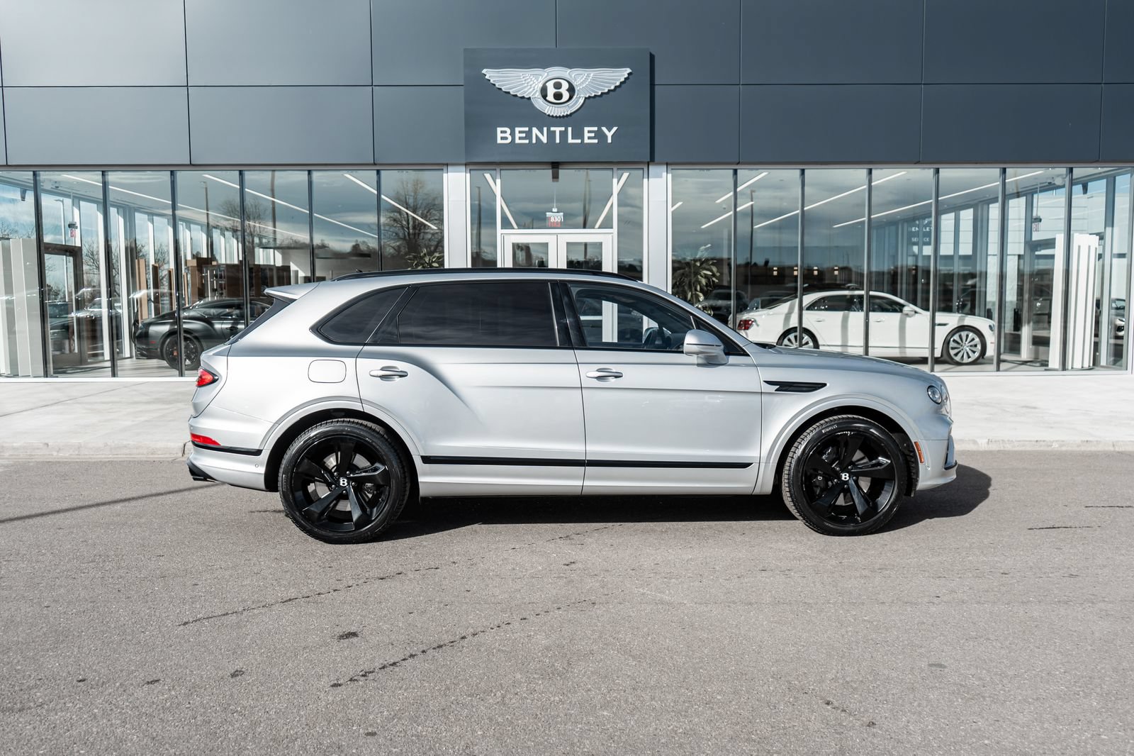 Certified 2023 Bentley Bentayga Extended Wheelbase AWD/4WD image 14